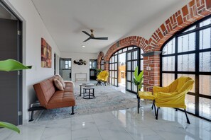 Interior - Stylish & Spacious Unit w/ Deck in Cuernavaca (Cuernavaca)