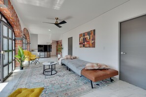 Interior - Stylish & Spacious Unit w/ Deck in Cuernavaca (Cuernavaca)