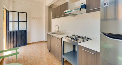 7 Mi to Borda Garden, Guest House w/ Courtyard