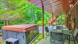 An outdoor patio area with a hot tub, tables, and chairs. - Walk to Blue Ridge Parkway! Family Home w/ Hot Tub (Blowing Rock)
