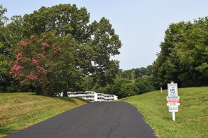 Apartment (1 Bedroom) | Interior - Pool, Lake & Sunsets in Front of the Condo Patio (Moneta)