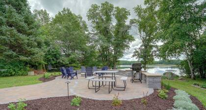 Lakefront Getaway! Family-friendly Deer Park Home