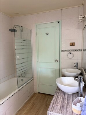 Chalet | Bathroom - Oceana Suites  (Osorno)