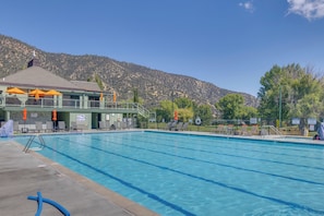 Interior - Mountain Air & Game Nights: Pine Mtn Club Cabin (Pine Mountain Club)