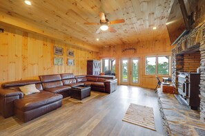 Interior - 66-acre Group Escape! Gateway to Grandfather Mtn (Elk Park)