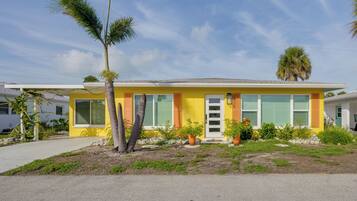 Apartment (2 Bedrooms) | Front of property