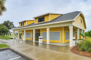 House (2 Bedrooms) | Interior - Community Pools, Golf & More! Home in The Villages (Wildwood)
