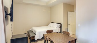 En-suite Ease for Ole Miss Weekends 3 Mi Away