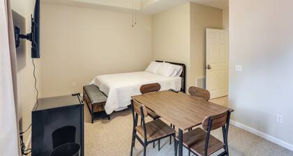 En-suite Ease for Ole Miss Weekends 3 Mi Away