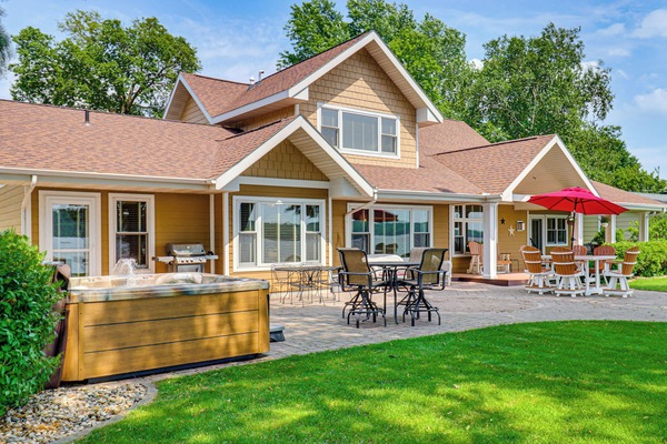 House (4 Bedrooms) | Front of property