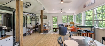 Off-grid Glamping! Unique, Wooded Tennessee Cabin