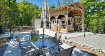 Off-grid Glamping! Unique, Wooded Tennessee Cabin