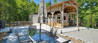 Off-grid Glamping! Unique, Wooded Tennessee Cabin