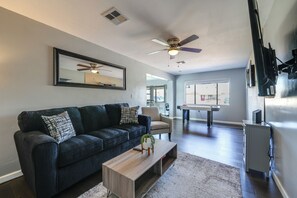 Talo (4 Bedrooms) | Sisätilat