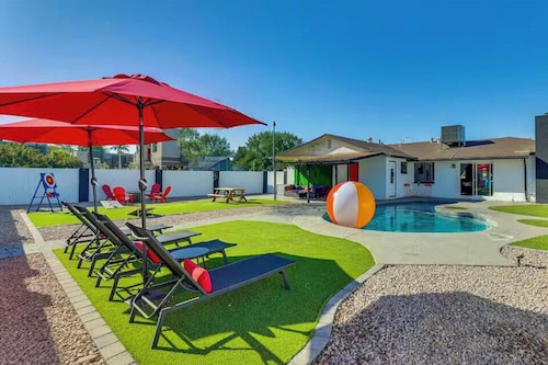 Desert Retreat w/ Pool Near Dtwn Tempe & ASU