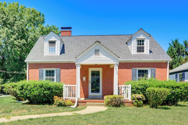 Perfect Location Greensboro Home - Near Everything - Greensboro, NC