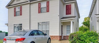5 Mi to Msu! Spacious Townhome w/ Private Patio