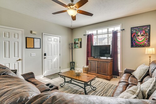 5 Mi to Msu! Spacious Townhome w/ Private Patio