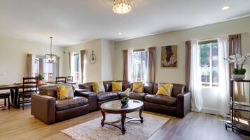House (4 Bedrooms) | Interior