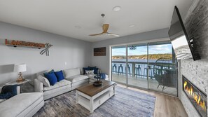 Living area - Waterfront Oasis with Theater, Game Room, 2 King Suites, 2 Pools, Boat Slip (Osage Beach)