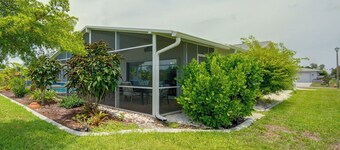 7 Mi to Beach! Canal-front Retreat in Rotonda West
