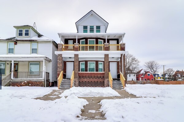 Walk To Motown! Central Detroit Duplex W/ Backyard - Detroit