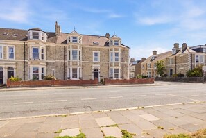 A row of terraced houses with a clear street in front. - Sunset Views - North East Escapes (Tynemouth)