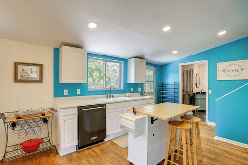 Private Hot Tub & Yard! All-seasons Littleton Gem