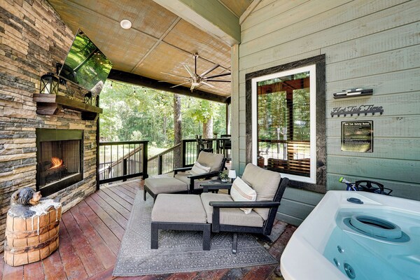 Broken Bow Cabin W/ Hot Tub! Soak, Sip & Stargaze - Broken Bow, OK