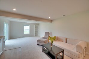 Unclassified image, 5 of 19, button - Harpers Ferry Hub! Cozy Ranson Unit For 2 (Ranson)
