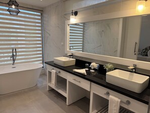 Hair dryer, towels, soap, toilet paper - Resort style 5 bd 5 bath Villa. Private pool /access to beach in Puerto Plata (Puerto Plata)