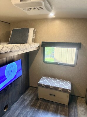 Interior - Peaceful 2-bedroom waterfront camper, gated community in charming Decaturville (Decaturville)