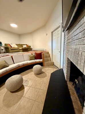TV, fireplace - The Dodecagon @ Woodcock Creek Lake, The Dam DoDo (Saegertown)