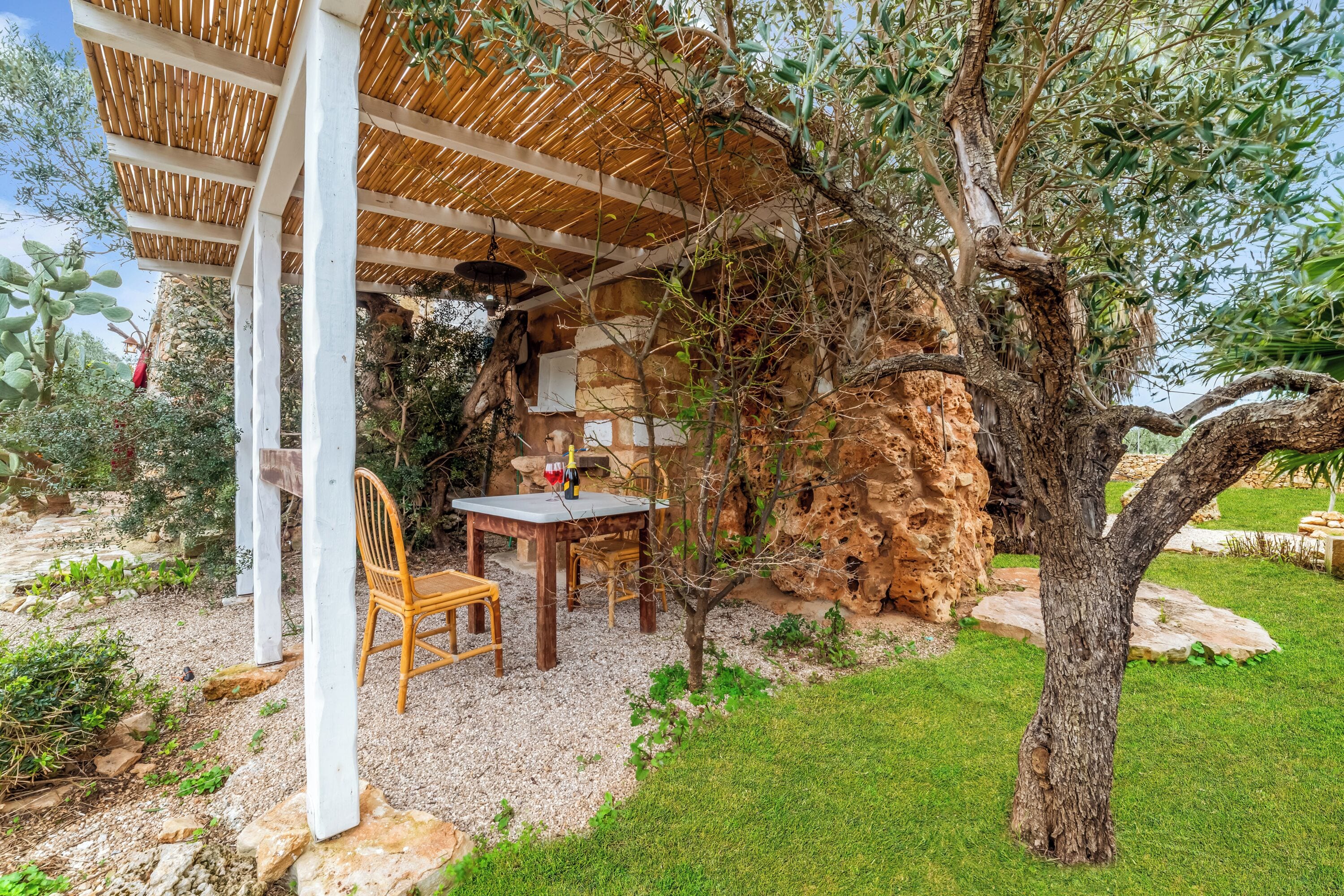 Standard Room, 1 Bedroom, Air conditioning (Villa Fontanelle Double Room 1) | Property grounds