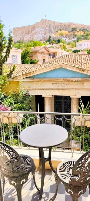 Outdoor dining - Wonderful apartment in Plaka (Athens)