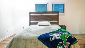 2 bedrooms, iron/ironing board, Internet