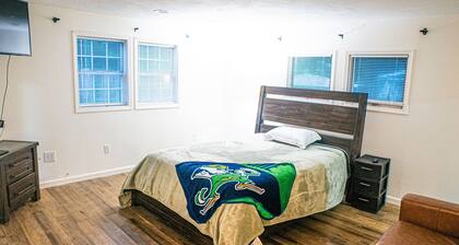 Cozy 2-bedroom house in charming Niles with AC