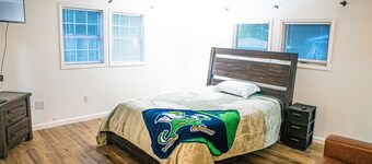 Cozy 2-bedroom house in charming Niles with AC