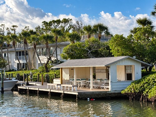 Updated Beach Villa •Steps to Secluded Beach •Sleeps 5 •Heated/Chilled Pool