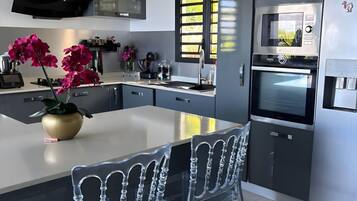 Coffee/tea maker, fridge, microwave, oven