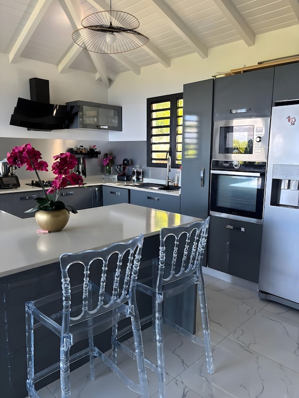 Coffee/tea maker, fridge, microwave, oven