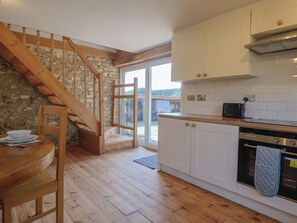 Dishwasher, cookware/dishes/utensils - The Linhay (Honiton)