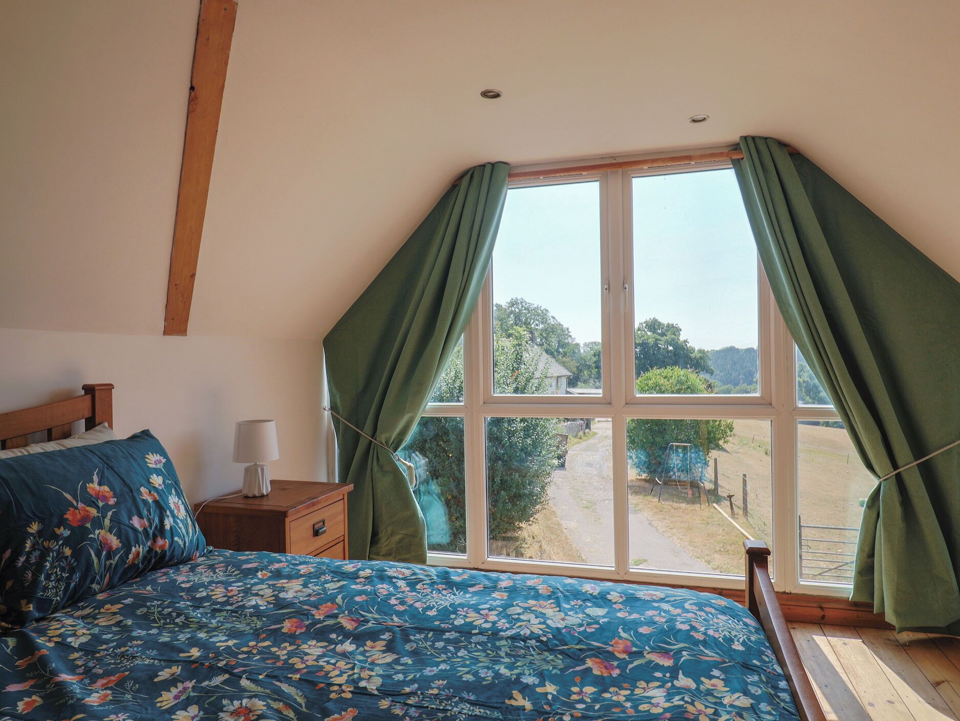 2 bedrooms, free WiFi, individually decorated, individually furnished