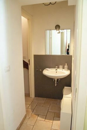 Interior - "Le casette del Papero" Vacation Home: Relax Among the Hills and the Sea (Montemarciano)