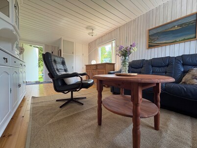 5 minutes to the saltwater baths. Near Smögen, forests, and golf.