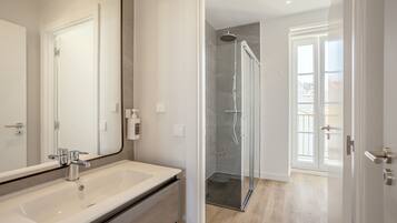 Shower, towels