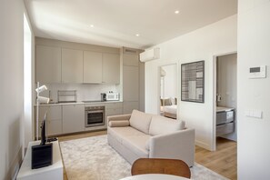 Living area - Rato Modern by Homing (Lisbon)