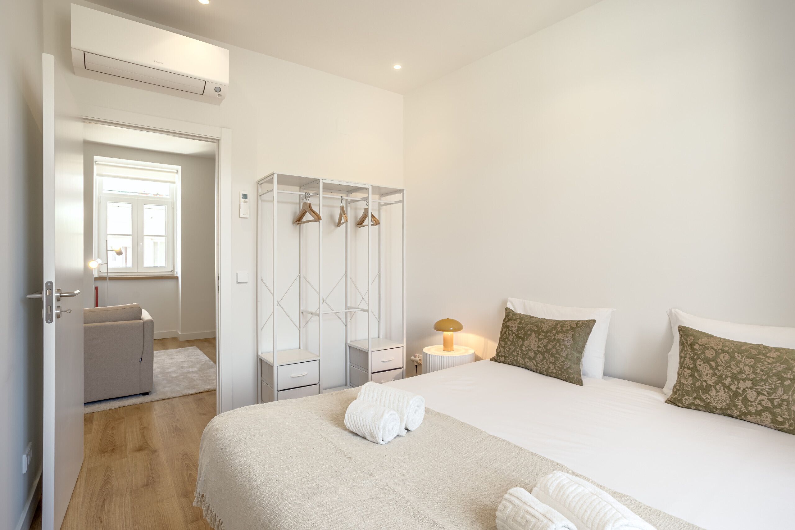 1 bedroom, bed sheets