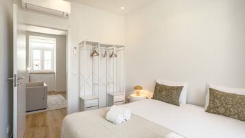 1 bedroom, bed sheets