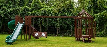 Ken's Backwoods Retreat – Wooded Privacy in the Heart of the City